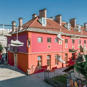 https://hostel-celica.hotels-in-ljubljana.com